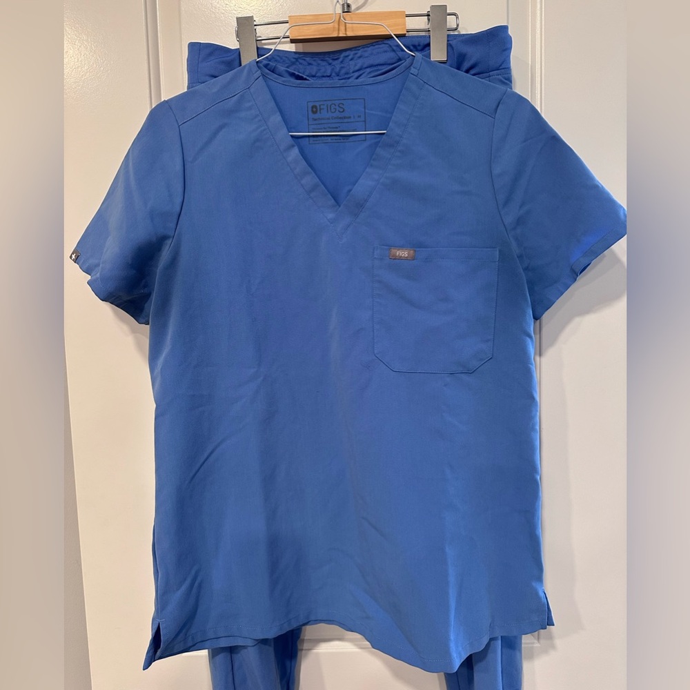FIGS blue scrubs (top and joggers)